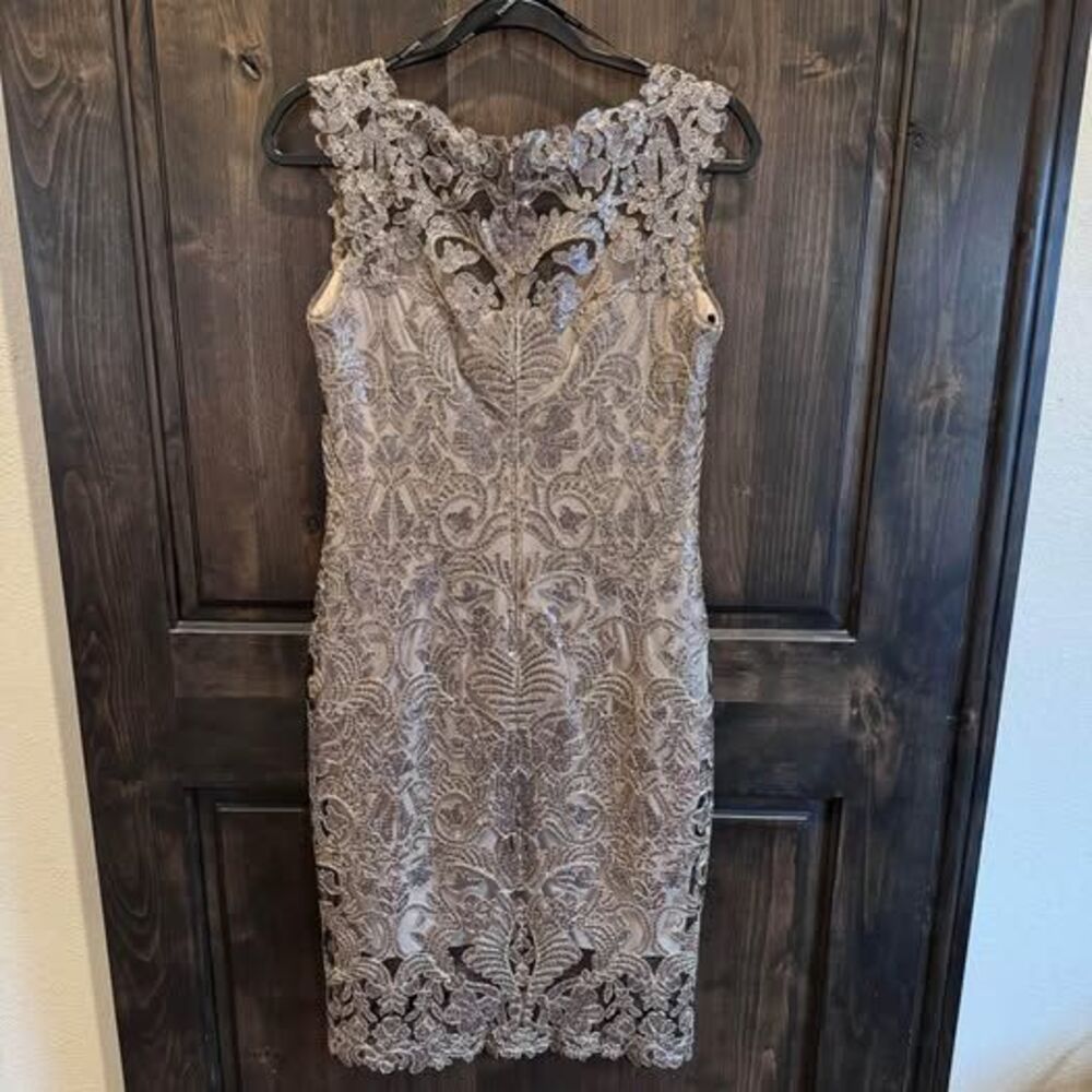 Knee Length Sequin & Lace Beaded Formal Dress - Size 4 - Picture 2 of 3